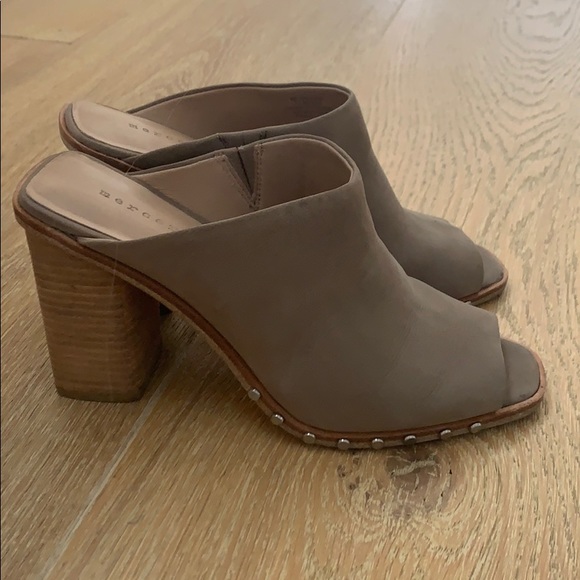 Gray open toe mule with heel and stud detail - Picture 2 of 5